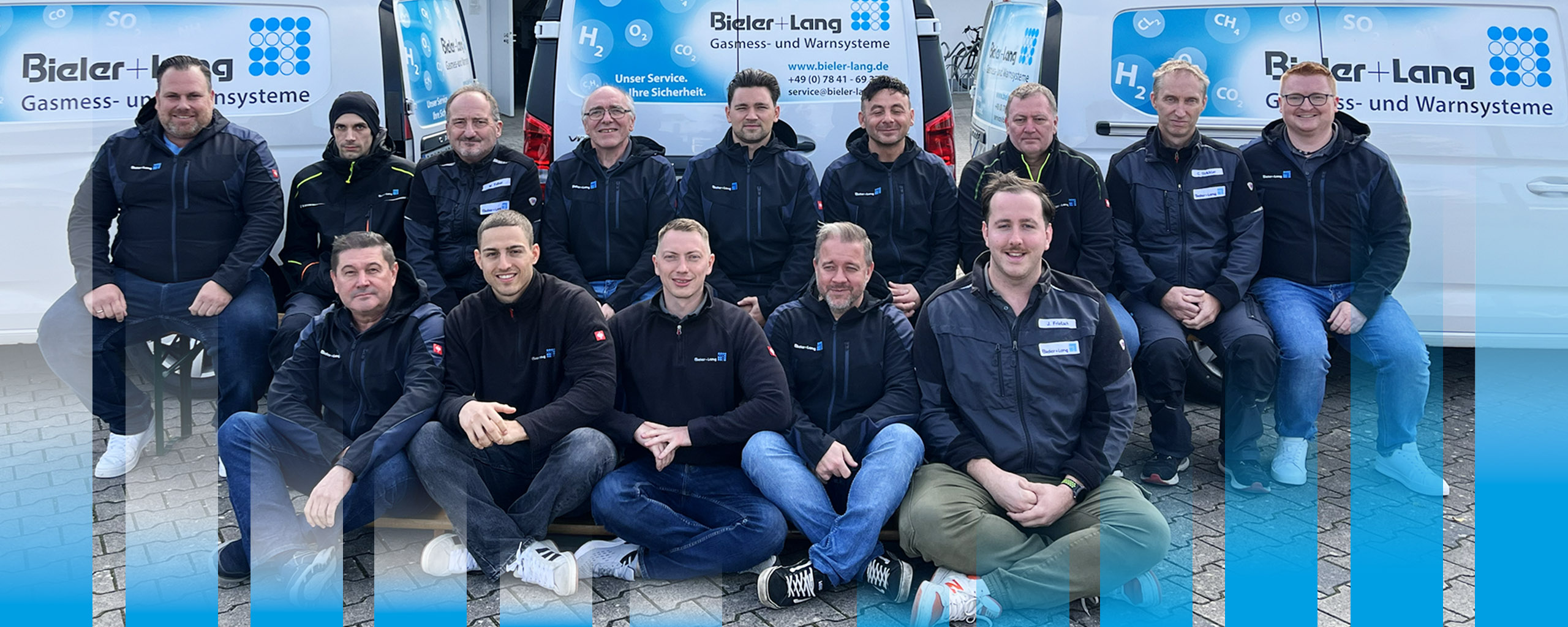Das_Bieler+Lang_Serviceteam_im_Herbst_2025_unsere_Servicetechniker_vor_Servicefahrzeugen_für_Gaswarnanlagen